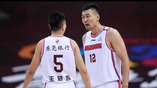 林加德上赛季为诺丁汉森林出战20场比赛，打进2球并送出2记助攻，出场时间1114分钟。